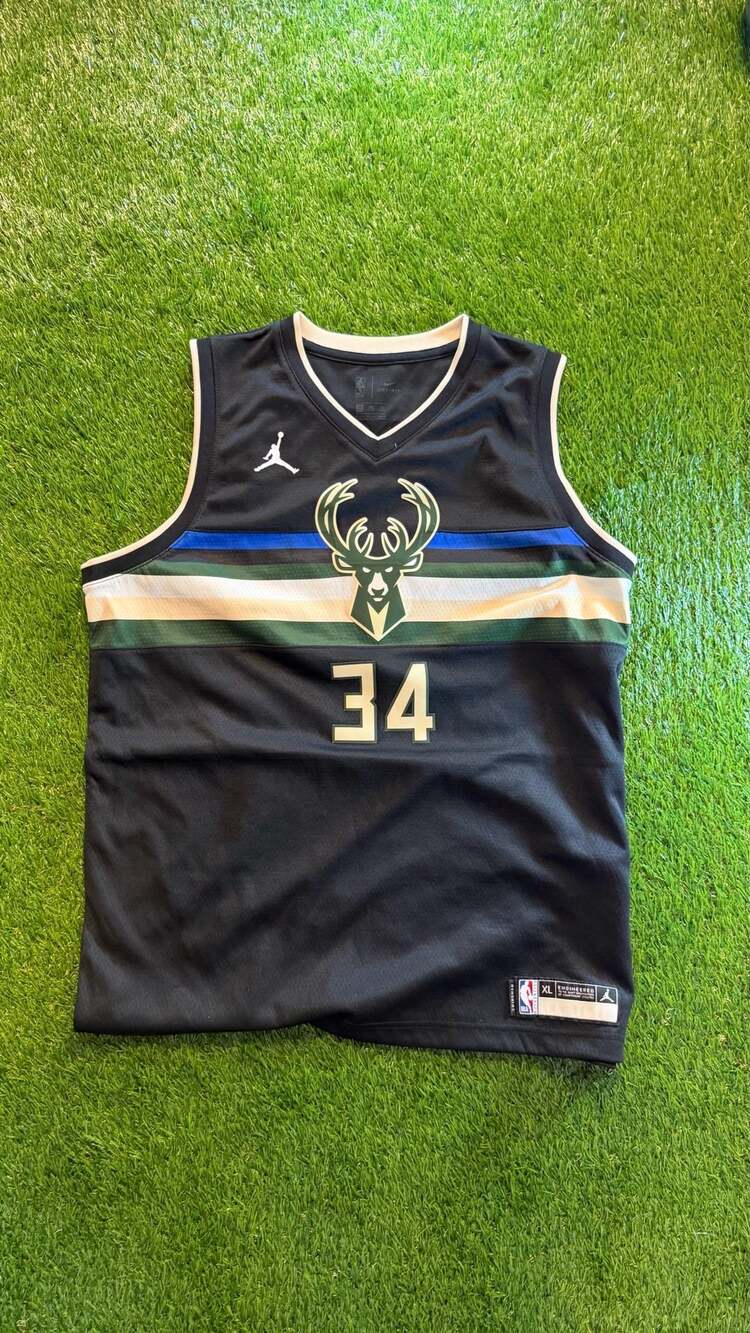Jordan Milwaukee Bucks Giannis Antetokounmpo Jersey Size XL Black Statement